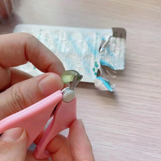 Newly upgraded capsule scissors, newborn small scissors, baby scissors for medicine, special ad drops D3 single lemon yellow single pack dust-proof cover