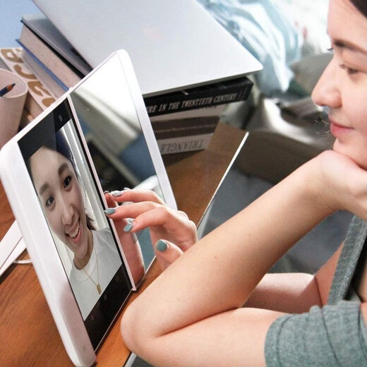 HiMirror Slide smart beauty mirror with camera, microphone, display and fill light