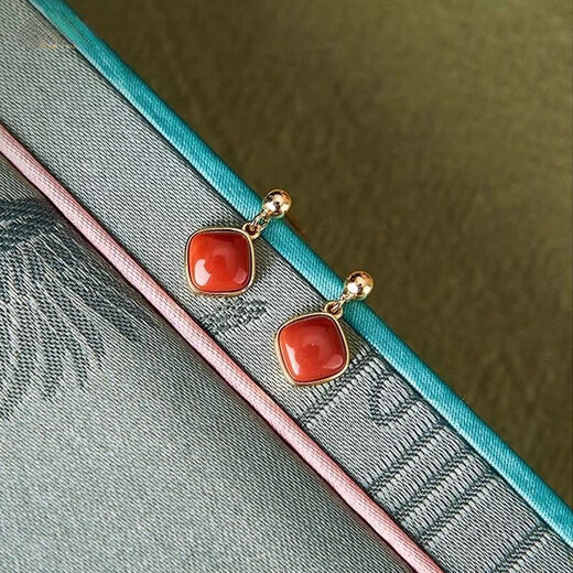 Shengxima Nanhong earrings for women, small sugar cubes, light luxury, niche, high-end, wealth and fortune earrings, sterling silver, metaphysics, ice red agate earrings, 925 silver + Nanhong agate, 1 pair