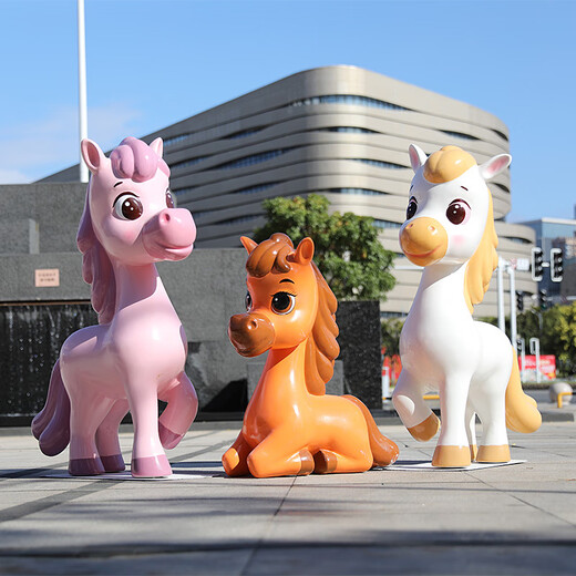 Shangyi 2026 Fiberglass Cartoon Horse Sculpture Commercial Space Festival Display Shopping Mall Plaza Cartoon Theme Decoration Ornaments Customized