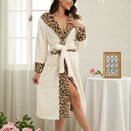 Fat Donglai Yangma’s recommended winter women’s velvet and thickened twist jacquard lace-up nightgown, leopard print splicing solid color, ready for delivery in seconds S