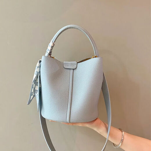 Genuine leather bucket bag women's bag 2025 new niche sense commuter shoulder crossbody bag portable vegetable basket bag yellow