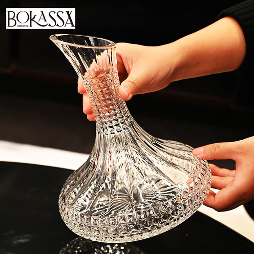Xiangxing European luxury high-end crystal glass with lid rotating tumbler red wine decanter bottle shaker decanter Shenghui style decanter