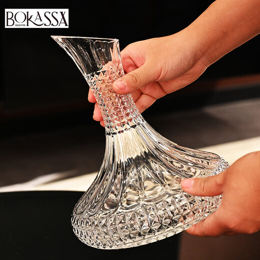 Xiangxing European luxury high-end crystal glass with lid rotating tumbler red wine decanter bottle shaker decanter Shenghui style decanter