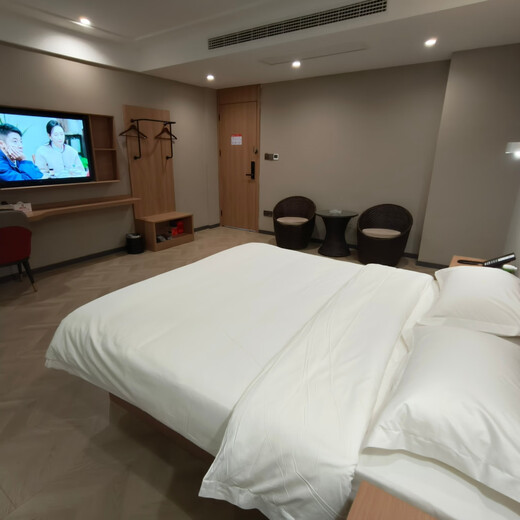 Urban 118 Theme Hotel, Yincheng District, Luohe City, 4-hour continuous stay, beautiful double bed room, breakfast not included, late night snacks not included