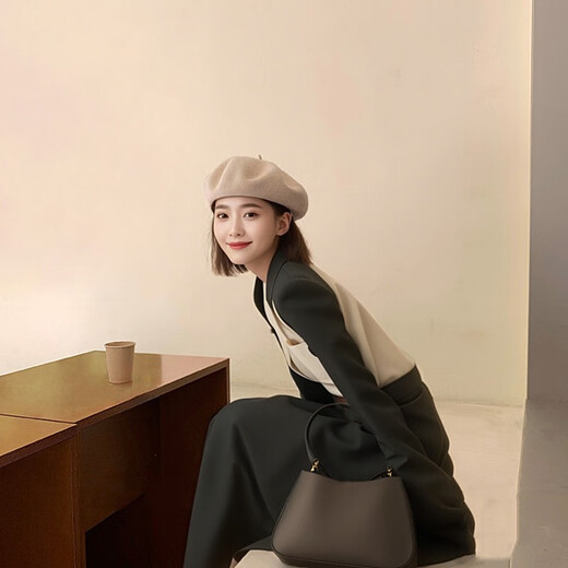 Hanqing mid-summer large version autumn and winter woolen three-dimensional beret women's Japanese high-end large head circumference painter's hat bud hat fashion dark brown L elastic code