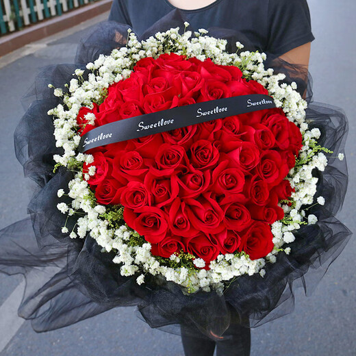 Youke Jade Flower Express delivers 52 rose bouquets to express your love for your girlfriend and wife as birthday gifts nationwide. 52 red rose bouquets. I love you all my life.