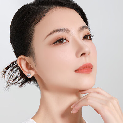 Mengjinyuan platinum PT950 crushed ice four-leaf clover earrings as a birthday gift for girlfriend