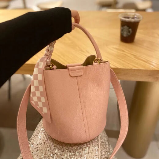 Genuine leather bucket bag women's bag 2025 new niche sense commuter shoulder crossbody bag portable vegetable basket bag yellow