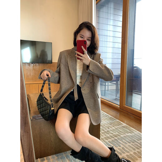 Falling in love with the fabric, the colorful quinoa wool suit is a two-wear jacket with a huge square ribbon. The second batch of quinoa color will be shipped within 13 working days. XS XS