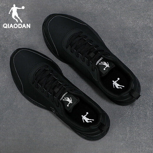 乔丹男鞋运动鞋男冬季新款皮面防水减震跑步鞋轻便防滑软底休闲鞋子男 黑色【皮面】-推荐  42