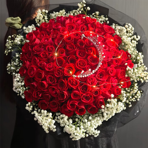 99 red roses bouquet, express delivery of love, proposal, girlfriend’s birthday gift, flowers delivered by local flower shop. Love you forever | 99 red roses with baby’s breath crown and night light bouquet