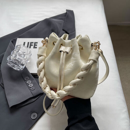 This year's popular small bags for women 2025 new spring and summer versatile fashionable shoulder crossbody bag hand-held pleated bucket bag off-white without pendants