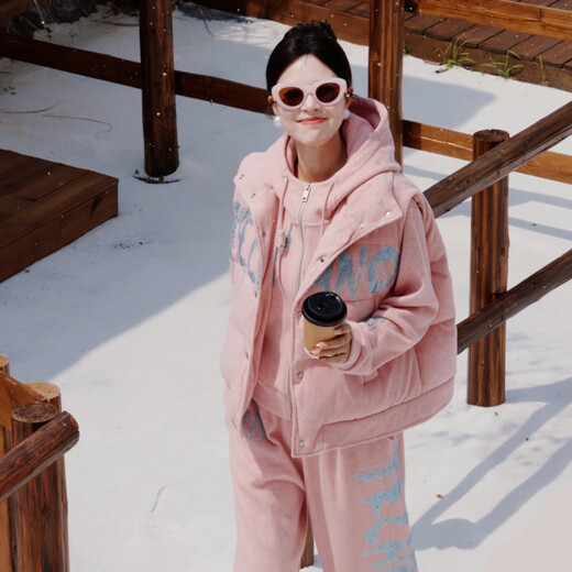 TCH three-piece set 25 autumn and winter fashion hot diamond simple style versatile gentle style age reduction suit for women pink M 90-120Jin Jin is equal to 0.5 kg