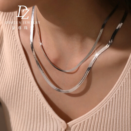 Duozun pt950 platinum necklace women's snakeskin necklace clavicle flat blade chain platinum necklace women's versatile necklace 10.04 grams long 45+3cm thick about 2.2mm