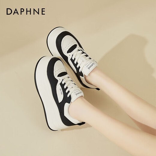 达芙妮（DAPHNE）小白鞋女新款女鞋厚底增高松糕休闲板鞋春款学生鞋子 米黑色 单层 跟高7cm（春秋款） 37 (235mm) 标准码