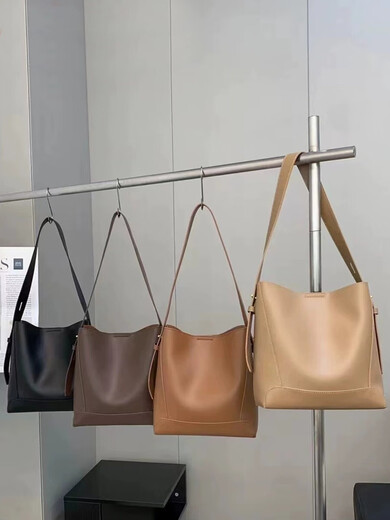 French cowhide commuter bucket bag premium tote bag 2025 new soft leather large capacity broadband shoulder bag black