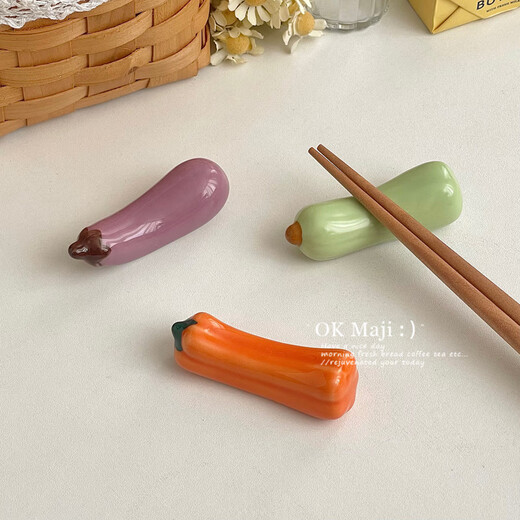 Kaooseen high-looking chopstick holder, creative chopstick holder, small holder for chopsticks, household table decorations, chopstick holder, chopstick holder, chopstick pillow, vegetable chopstick holder-eggplant