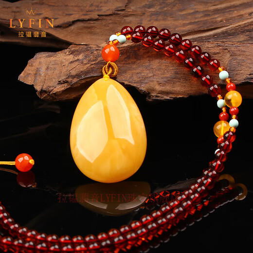 Layun Feiyin natural raw stone beeswax pendant genuine amber fossil necklace amber pendant chicken oil yellow sweater chain A product 13-15g suitable for girls (with certificate)