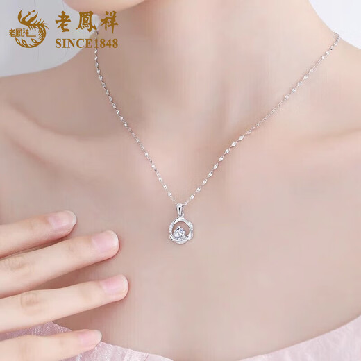 Lao Fengxiang pt950 Möbius strip platinum necklace women's platinum pendant clavicle chain Valentine's Day birthday gift for girlfriend Platinum Möbius strip pendant about 1.6g free silver chain + brand gift box