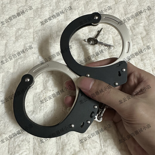 Stainless steel handcuffs metal secret room handcuffs couple toys props couple film and television thickened handcuffs key chain new matte black
