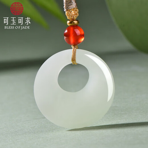 What kind of jade can you ask for as a Christmas gift? Y Hetian Jade Peace Buckle Pendant, which means peace, complete happiness, and a gift for relatives and friends. Approximately 25 mm for women/children H1057