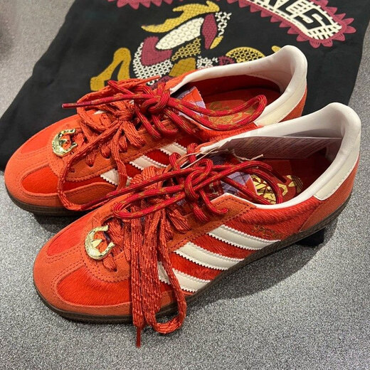 Adidas (adidas) clover zapatos para hombre y mujer 2026 primavera nuevos HANDBALL SPEZIAL zapatos de entrenamiento moral calzado deportivo casual IE9277 blanco negro rojo 40.5