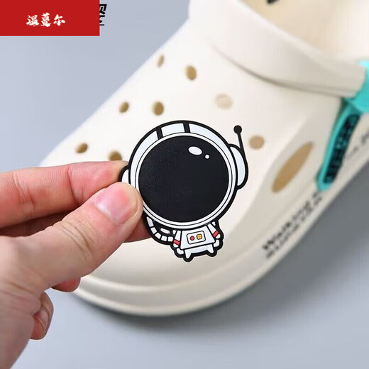 Duanmuxi big children's slippers 9-13 years old boys' summer hole shoes men's thick-soled soft-soled sandals and slippers Baotou slippers non-slip C off-white astronaut 36-37 one size too small