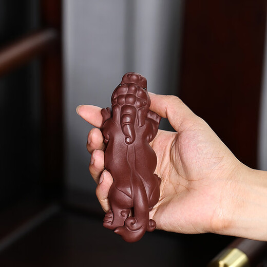 Table craftsmen cast authentic Yixing handmade purple clay sculptures, Jufu Pixiu tea pets, office home tea table ornaments, crafts, purple clay