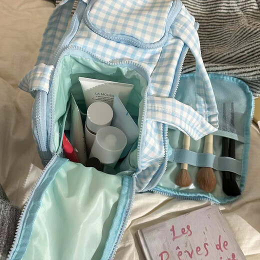 Aoyanlai new product 2025 new cosmetic bag for women traveling and vacationing portable toiletry storage bag with large capacity purple