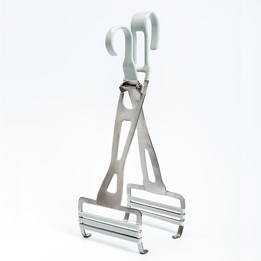 The difference between the ordinary version and the upgraded version of the fantasy kitchen bowl and dish picker hand grab to lift the plate and steam vegetables