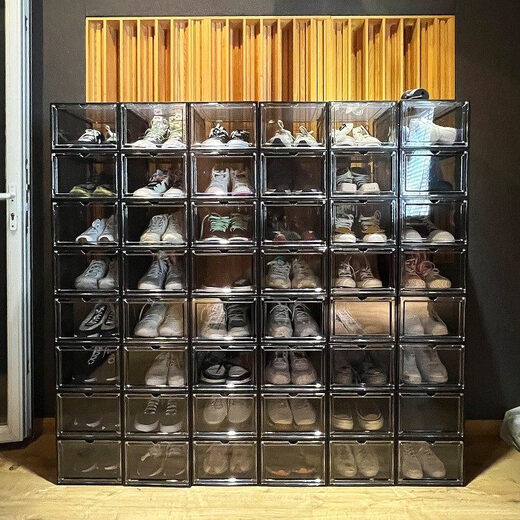 Shijanu Japanese-style transparent magnetic acrylic front-opening vertical goalball shoe storage shoe box home assembled breathable plastic aj box horizontal version smoke gray magnetic suction 12 pack_side display shoes