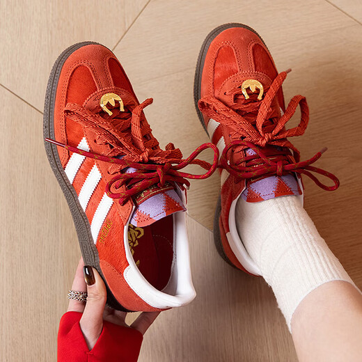 Adidas (adidas) clover zapatos para hombre y mujer 2026 primavera nuevos HANDBALL SPEZIAL zapatos de entrenamiento moral calzado deportivo casual IE9277 blanco negro rojo 40.5