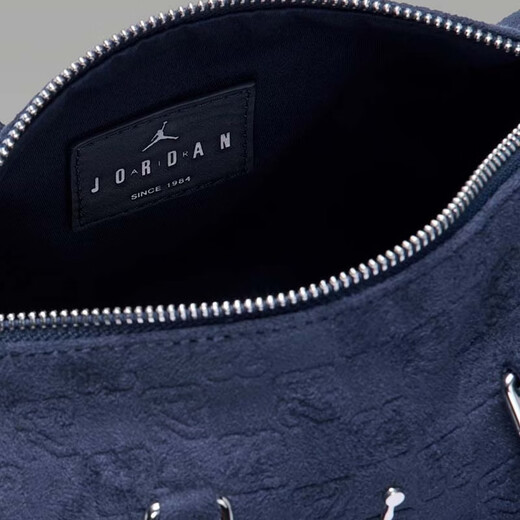 Jordan sports bag for men and women, Boston bag, metal label dual-use shoulder strap, trendy sports style hand-held crossbody bag, Midnight Navy/Navy Blue