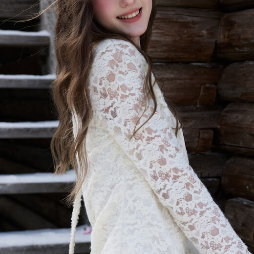 Sancai 2026 Spring New Style Slim Bottoming Lace Shirt V-neck Long Sleeve Short Sweet F