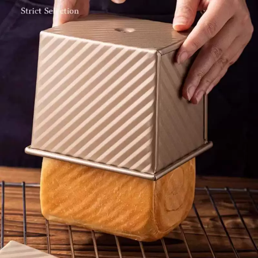 Yusenyi 250g toast mold dipped in small low sugar household air toast box bread mold 4 fryer anti-g baking oven 450g golden toast box with lid-a pair of heat-insulating gloves