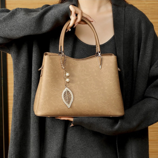 BEBIPRO+ gives mother a birthday gift bag, a practical bag for senior mothers 40 years old, 50 years old, mother-in-law 60 years old, new style ladies handbag, apricot color, exquisite gift box