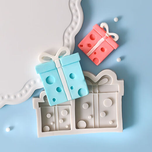 Fantasy mold cake, chocolate baking, happy birthday, mahjong number ice cream with fortune character and gold decoration at the end, milky white love bear mold