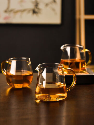 Weishi heat-resistant glass fair cup tea drain mesh with filter integrated tea set tea water separation cup tea filter tea set accessories yellow handle straight male cup 280ml + auspicious tea drain
