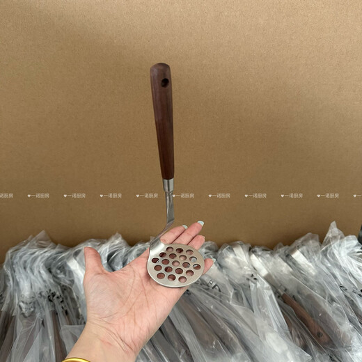 Wing Fantasy 304 stainless steel wooden handle mashed potato god household food supplement mashing mashing 304 steel walnut mini mud press