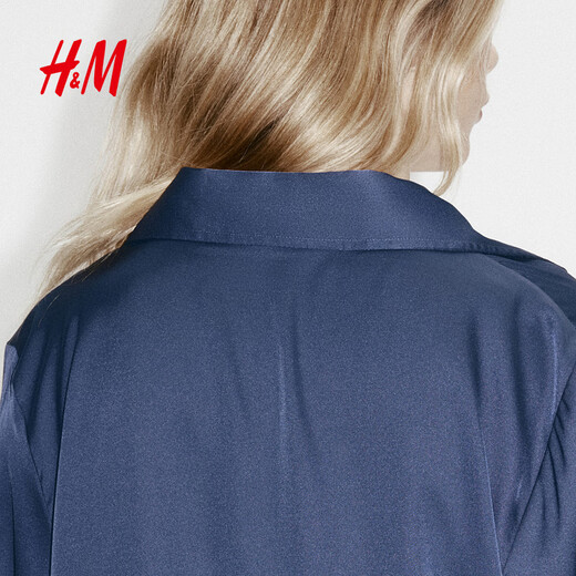 H&M women's shirt 2026 spring new style V-neck style inner fashion glossy satin shirt 0939703 dark blue XL 175/116