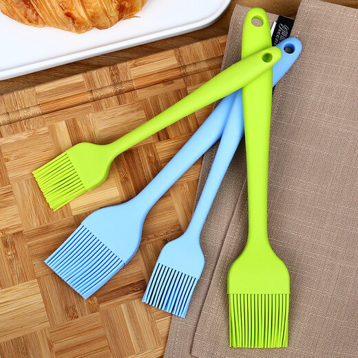 Isama oil brush household high temperature resistant silicone brush kitchen barbecue baking pancake cake egg yolk pastry brush oil brush food grade small oil brush small silicone brush (random color)