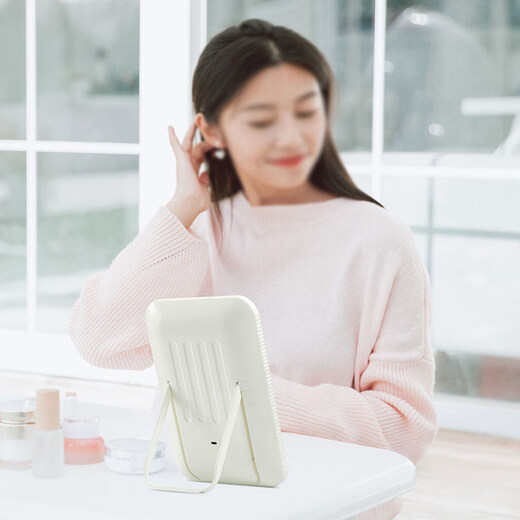 LE RUI JIA LED makeup mirror with light touch switch portable dormitory female office dressing table desktop mirror with fill light white