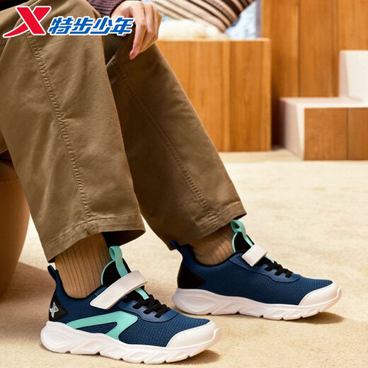 Xtep children's 2026 spring new boys' soft-soled Velcro anti-slip sports running shoes for middle-aged and older children, black/light willow green, dense mesh and breathable 33