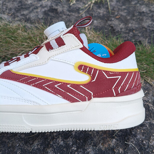 Hongxing Erke (ERKE) children's shoes, sneakers for boys and middle-aged children, non-slip, wear-resistant, lightweight and breathable sports shoes, spring new white shoes, casual travel shoes, microcrystalline white/Bordeaux red 33