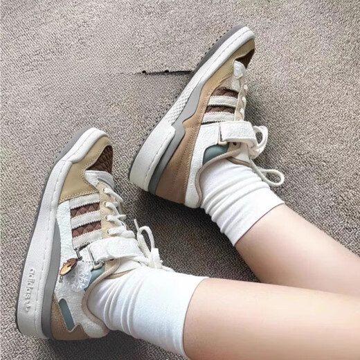 Adidas (adidas) Clover Forum Chestnut Mokka Brown Low Top Männer und Frauen Klettverbotssport- und Freizeitbrettschuhe IF3884 Brown/Weiß (IF3884) 39