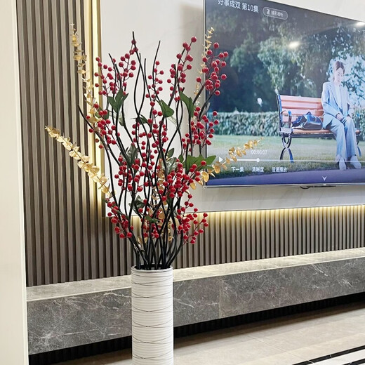 Leaf vein simulated dried flower bouquet, artificial flower ornaments, floor-to-ceiling living room red berry entrance large decorative flower arrangement, eternal green leaves, red fruit eucalyptus, with bottle
