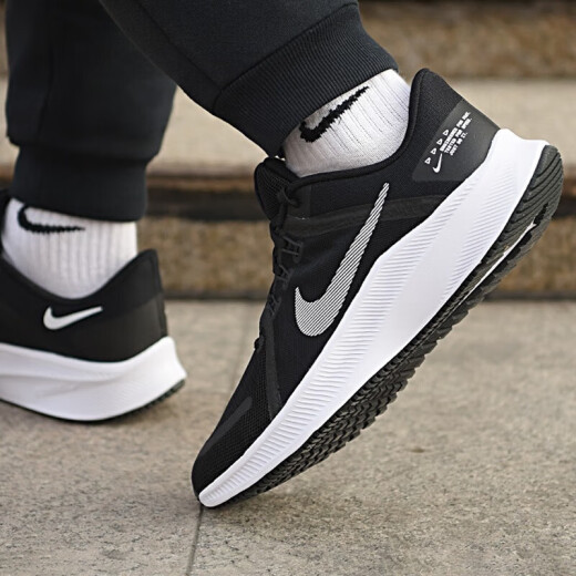 耐克（NIKE）男鞋QUEST 4跑步鞋夏季飞线公路网面透气低帮运动鞋休闲鞋 DA1105-006黑色白 44