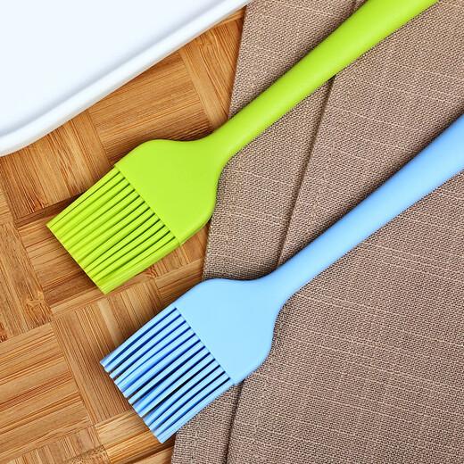 Isama oil brush household high temperature resistant silicone brush kitchen barbecue baking pancake cake egg yolk pastry brush oil brush food grade small oil brush small silicone brush (random color)