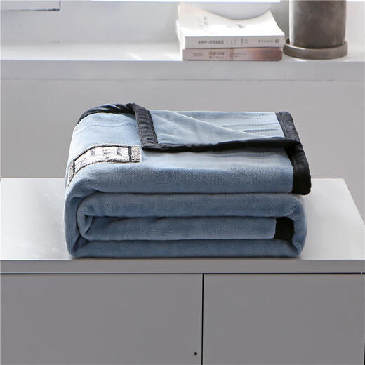 Sleep blanket winter student nap blanket office single small blanket flannel air conditioning quilt nap cover leg sofa W sapphire blue thickened 560g 100cmX150cm